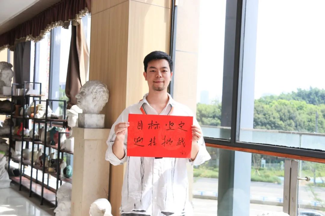 逐夢(mèng)高考向未來(lái)丨巨明畫(huà)室祝所有高三學(xué)子高考順利、金榜題名！