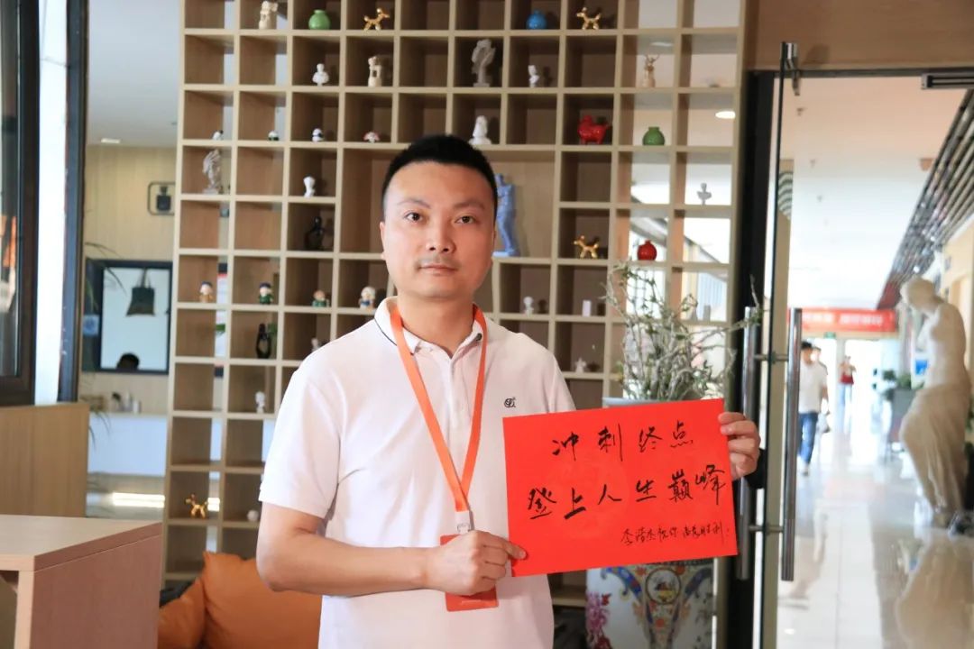 逐夢(mèng)高考向未來(lái)丨巨明畫(huà)室祝所有高三學(xué)子高考順利、金榜題名！