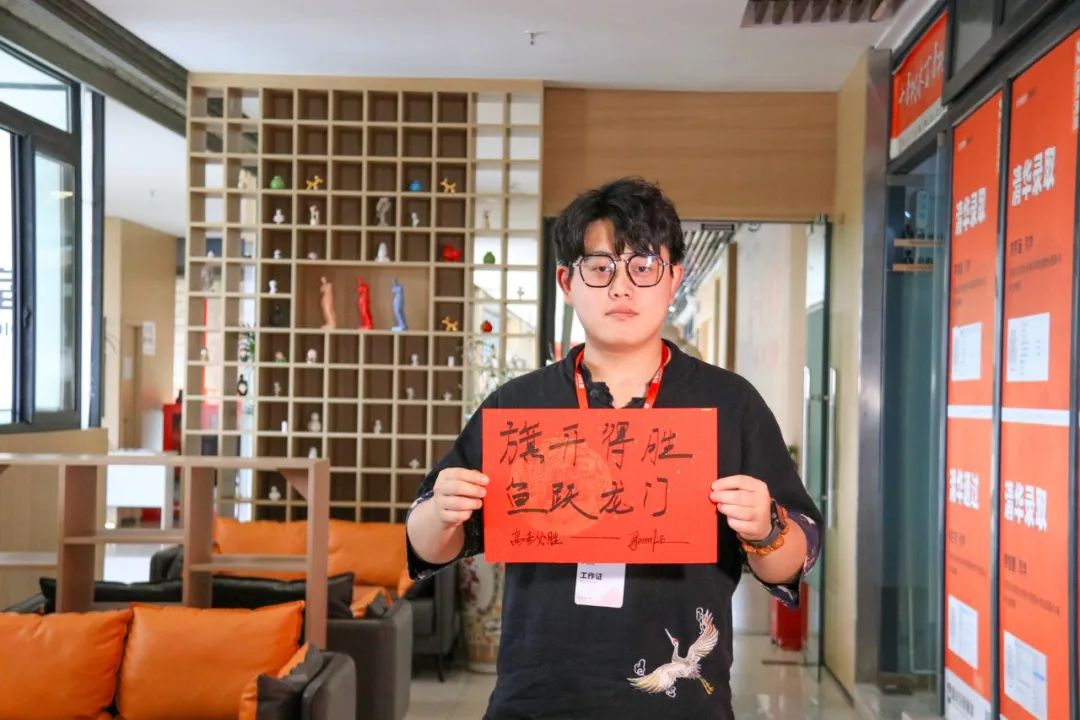 逐夢(mèng)高考向未來(lái)丨巨明畫(huà)室祝所有高三學(xué)子高考順利、金榜題名！