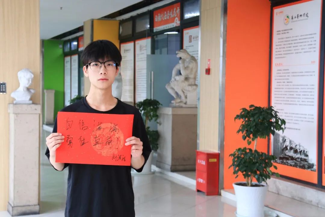 逐夢(mèng)高考向未來(lái)丨巨明畫(huà)室祝所有高三學(xué)子高考順利、金榜題名！