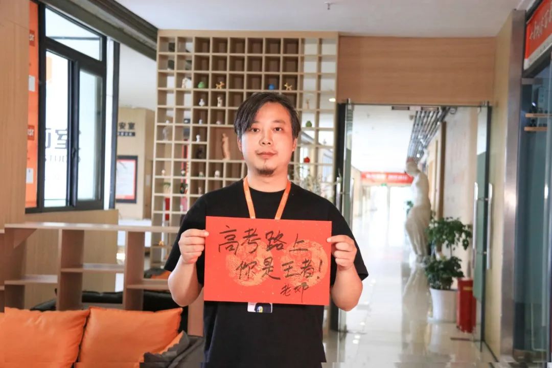 逐夢(mèng)高考向未來(lái)丨巨明畫(huà)室祝所有高三學(xué)子高考順利、金榜題名！