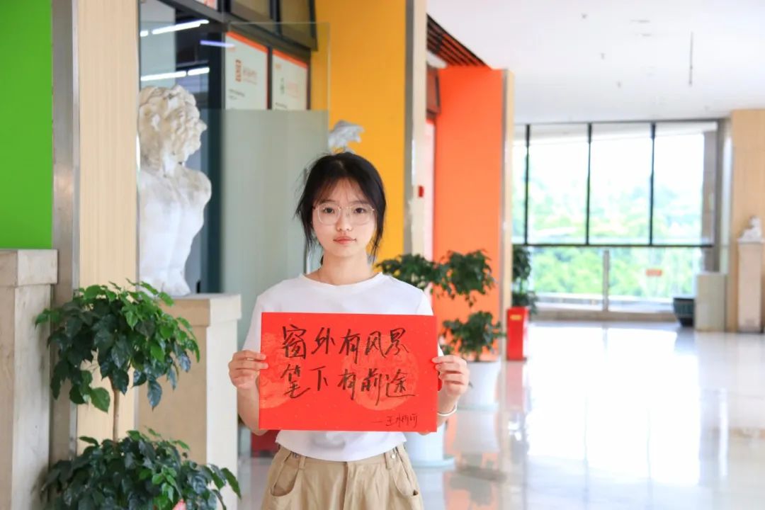 逐夢(mèng)高考向未來(lái)丨巨明畫(huà)室祝所有高三學(xué)子高考順利、金榜題名！