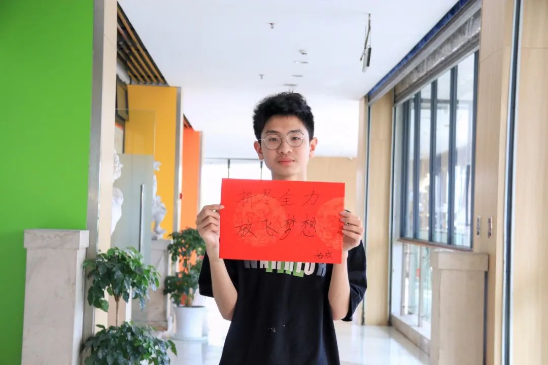 逐夢(mèng)高考向未來(lái)丨巨明畫(huà)室祝所有高三學(xué)子高考順利、金榜題名！