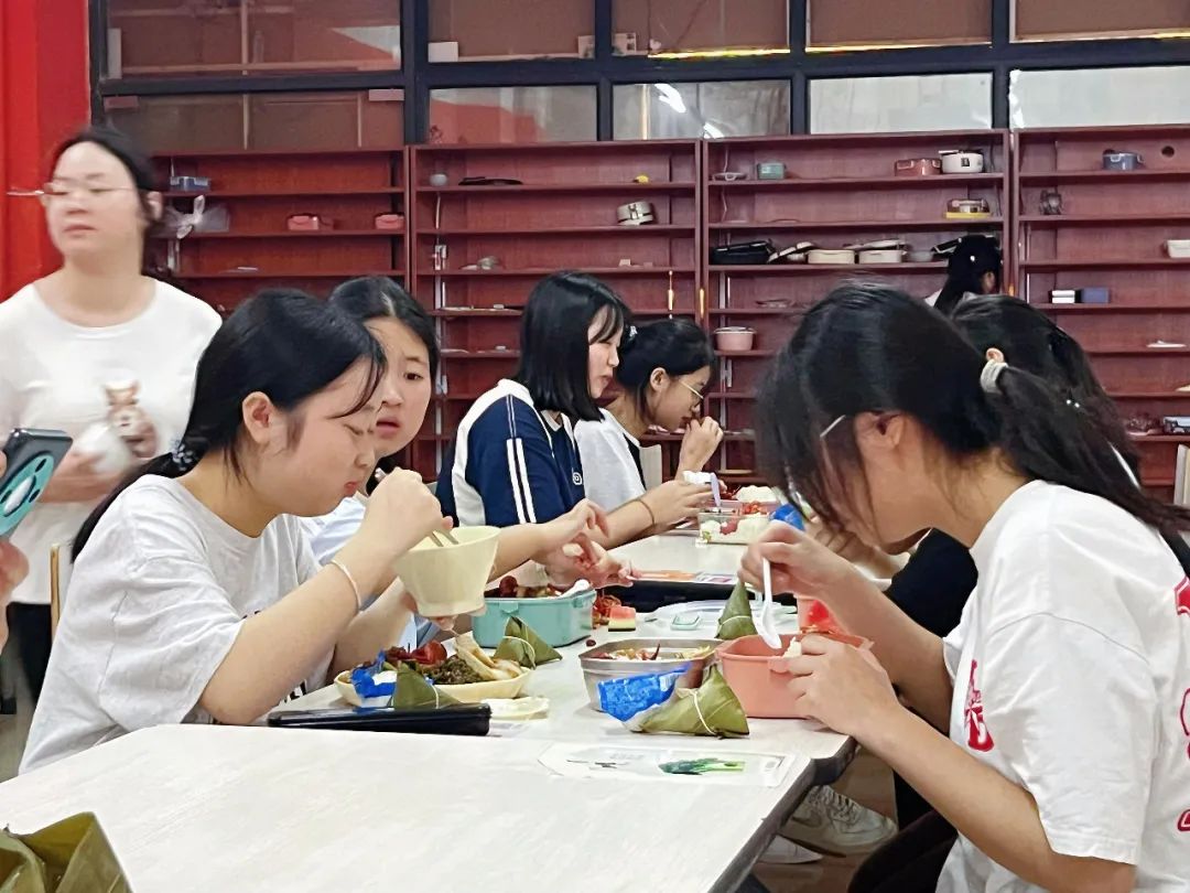 粽香四溢丨端午加餐美味相伴樂無邊 粽香四溢丨端午加餐美味相伴樂無邊