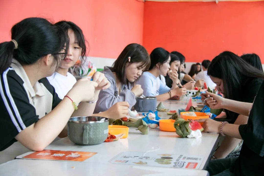 粽香四溢丨端午加餐美味相伴樂無邊 粽香四溢丨端午加餐美味相伴樂無邊