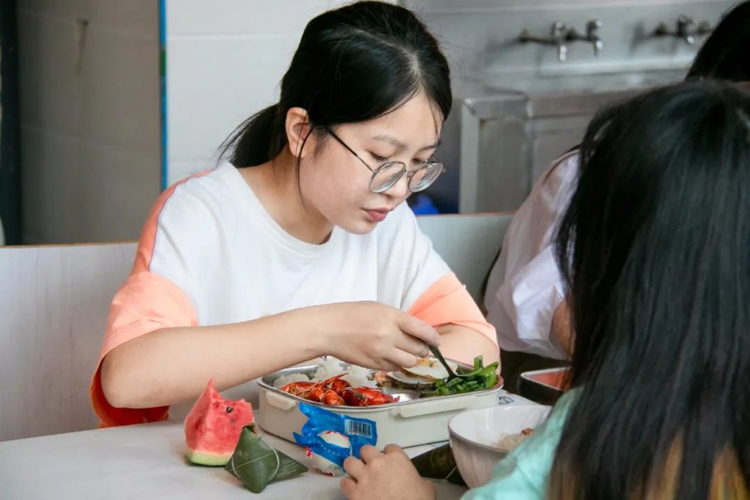 粽香四溢丨端午加餐美味相伴樂無邊 粽香四溢丨端午加餐美味相伴樂無邊