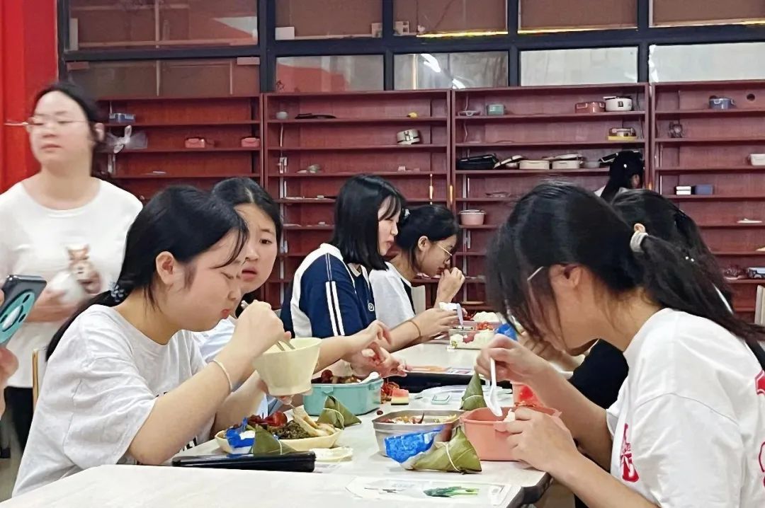 粽香四溢丨端午加餐美味相伴樂無邊 粽香四溢丨端午加餐美味相伴樂無邊