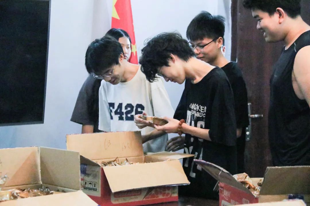 月滿中秋，情滿巨明丨重慶巨明畫室?guī)熒捕戎星锛压?jié)