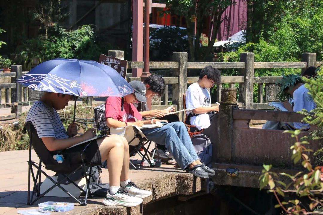 上里古鎮(zhèn)寫生回顧丨重慶巨明畫室2025屆秋季寫生 上里古鎮(zhèn)寫生回顧丨重慶巨明畫室2025屆秋季寫生