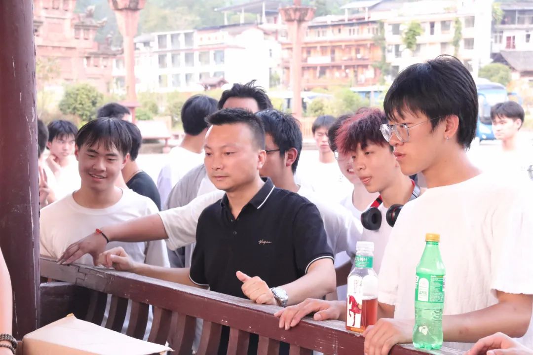 上里古鎮(zhèn)寫生回顧丨重慶巨明畫室2025屆秋季寫生 上里古鎮(zhèn)寫生回顧丨重慶巨明畫室2025屆秋季寫生